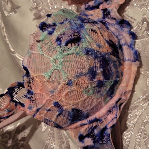 Victoria's Secret PINK Bra - Picture 2 of 9